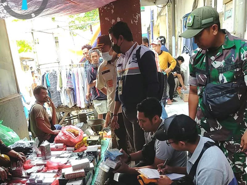 Bersama Bea Cukai, Satpol PP Sampang Sita Ribuan Rokok Ilegal