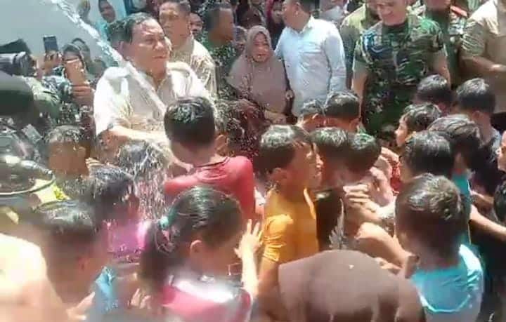 Prabowo Subianto Resmikan Sumur Bor di Pamekasan