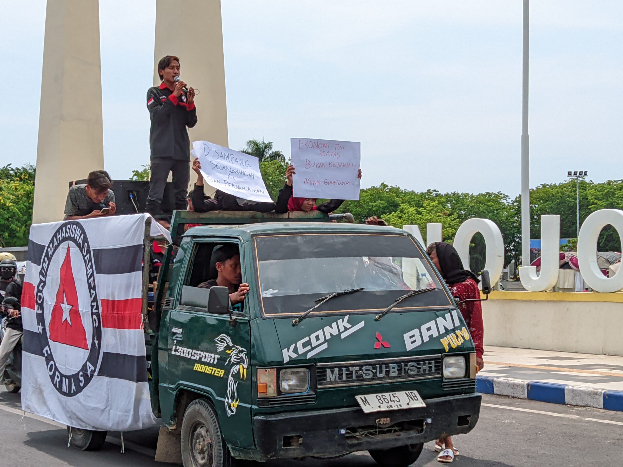 Evaluasi 5 Tahun Kepemimpinan Bupati Sampang, Mahasiswa Sampang Demo Beri Raport Merah