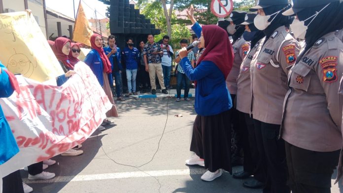 Sampang Darurat Kekerasan Seksual, KOPRI PC PMII Demo Mapolres Sampang