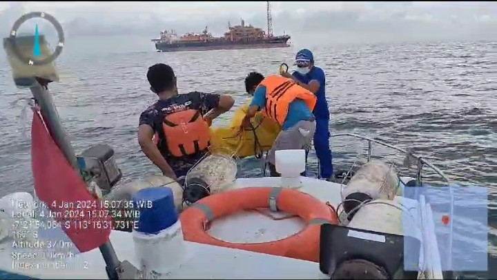 Evakuasi Mayat di Perairan Pulau Mandangin, Sat Polairud Sempat Kesulitan