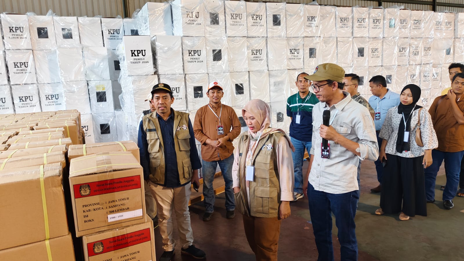 KPU Jatim Pastikan Sortir dan Pelipatan Surat Suara di Sampang Sesuai Regulasi