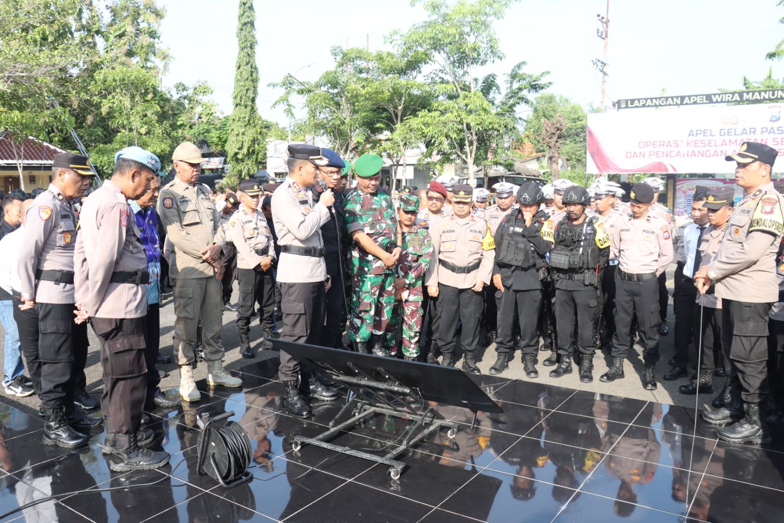 Polres Sampang Kerahkan Ratusan Personil Gabungan Amankan Rapat Pleno