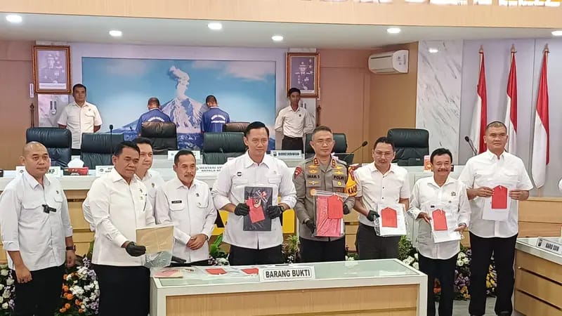 Palsukan Pecah SHM, Lima Mafia Tanah Banyuwangi Pamekasan Digiring ke Kantor Polisi