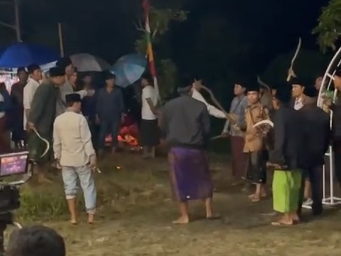 Ini Pemicu Warga Bangkalan Tenteng Celurit Nyaris Berakhir Carok di Hiburan Orkes