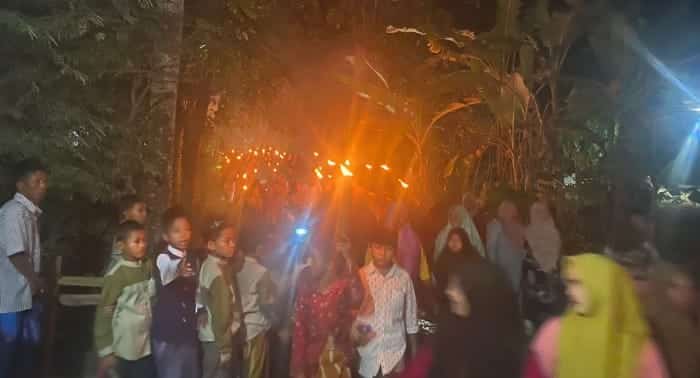 Sambut Tahun Baru Islam, Warga Desa Plampaan Camplong Gelar Pawai 1000 Obor