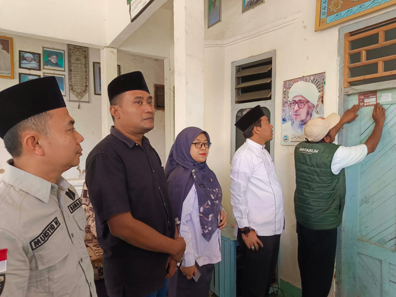 KPU Sampang Ingatkan Pantarlih Wajib Pakai Atribut Lengkap Saat Coklit