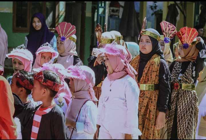 Meriah, Santri Madrasah Diniyah di Sampang Gelar Pawai Muharram