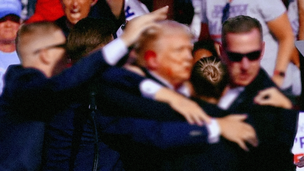 Donald Trump Terluka Ditembak Pria Bersenjata saat Kampanye