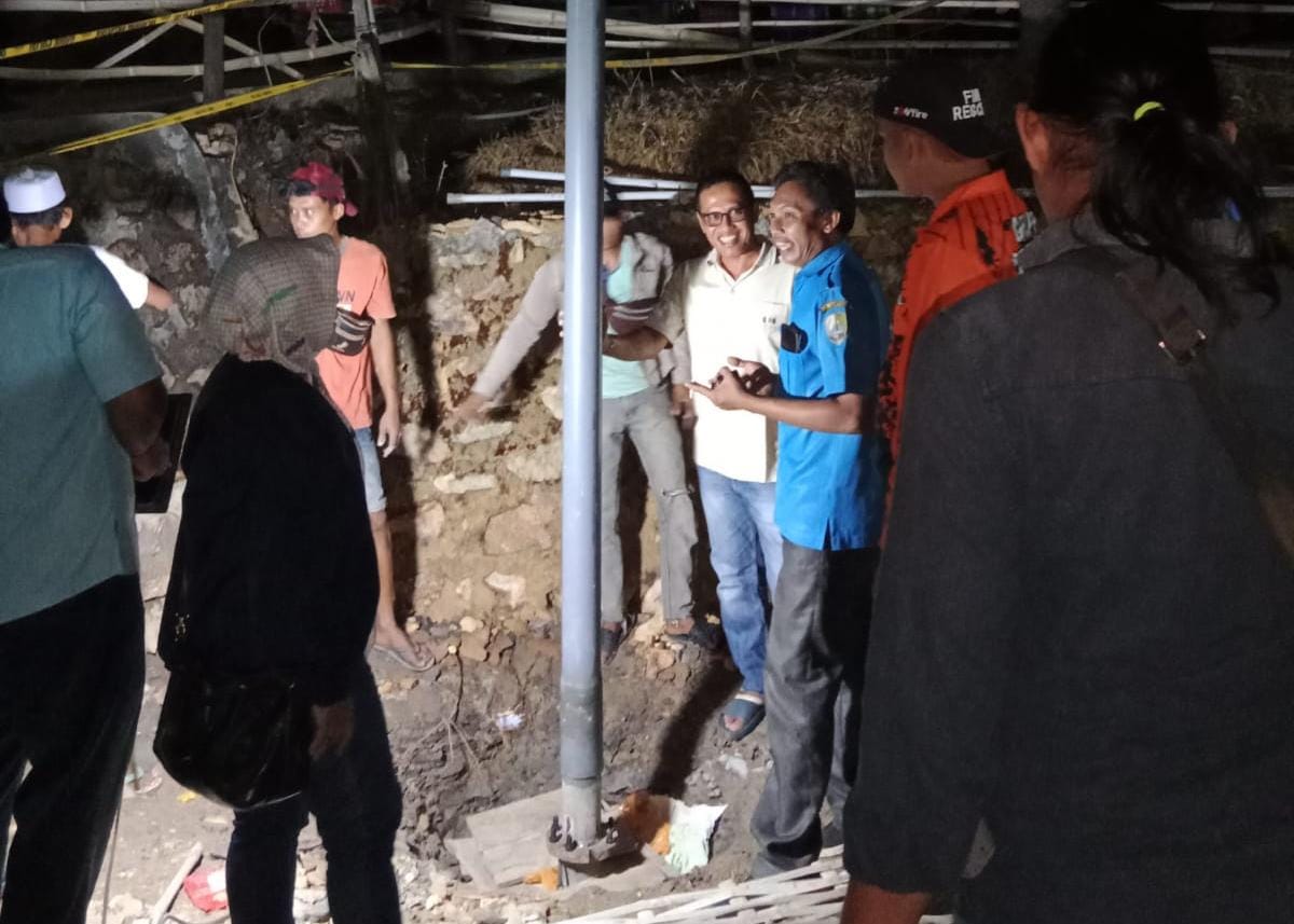 BPBD Pasang Pipa Cerobong di Sumur Bor yang Semburkan Air Setinggi 25 Meter