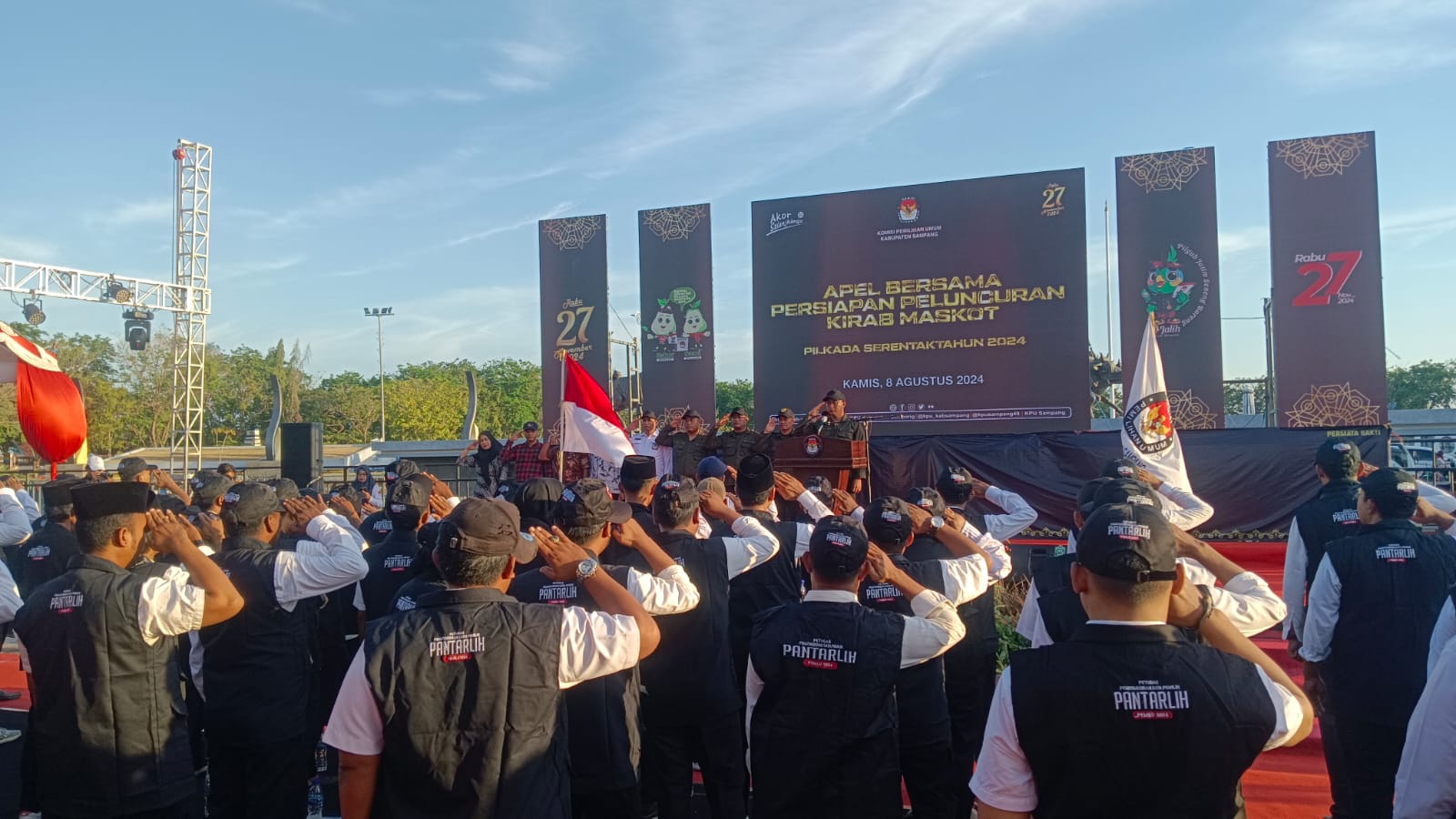 KPU Sampang Gelar Apel dan Kirab Maskot Pilkada Serentak 2024