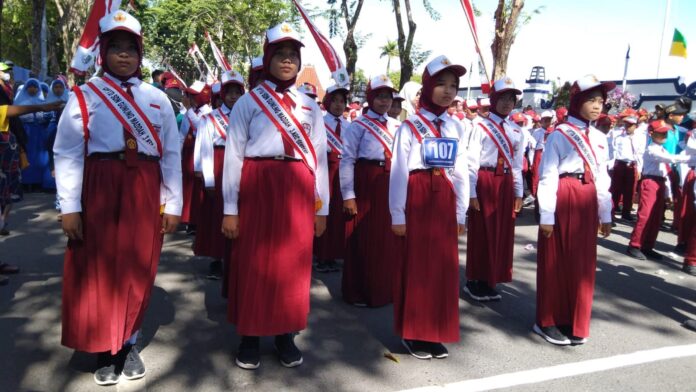 Disporabudpar Sampang Gelar Lomba Gerak Jalan dari Dana Sponsor