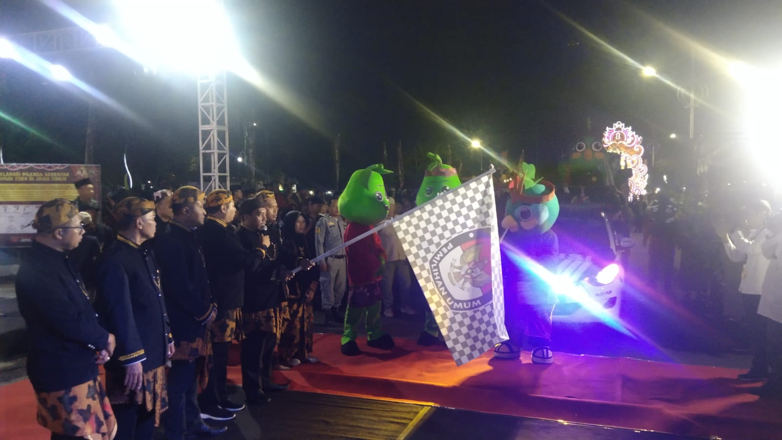 Kirab Maskot Pilkada Serentak 2024 di Sampang Berlangsung Meriah