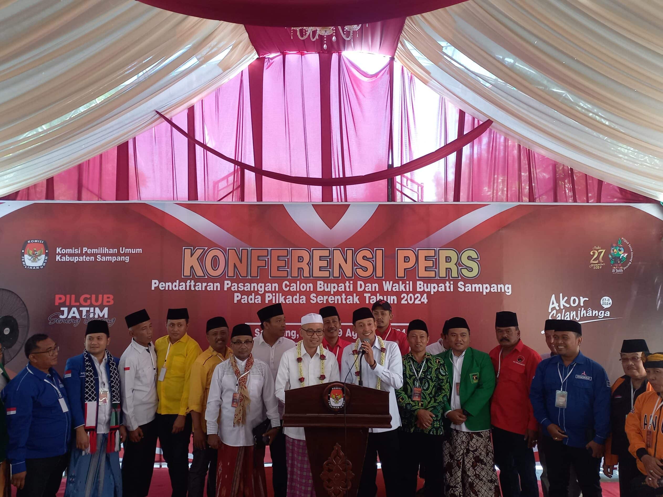 Ra Mamak-Abdullah Hidayat Resmi Daftar Cabup dan Cawabup ke KPU Sampang