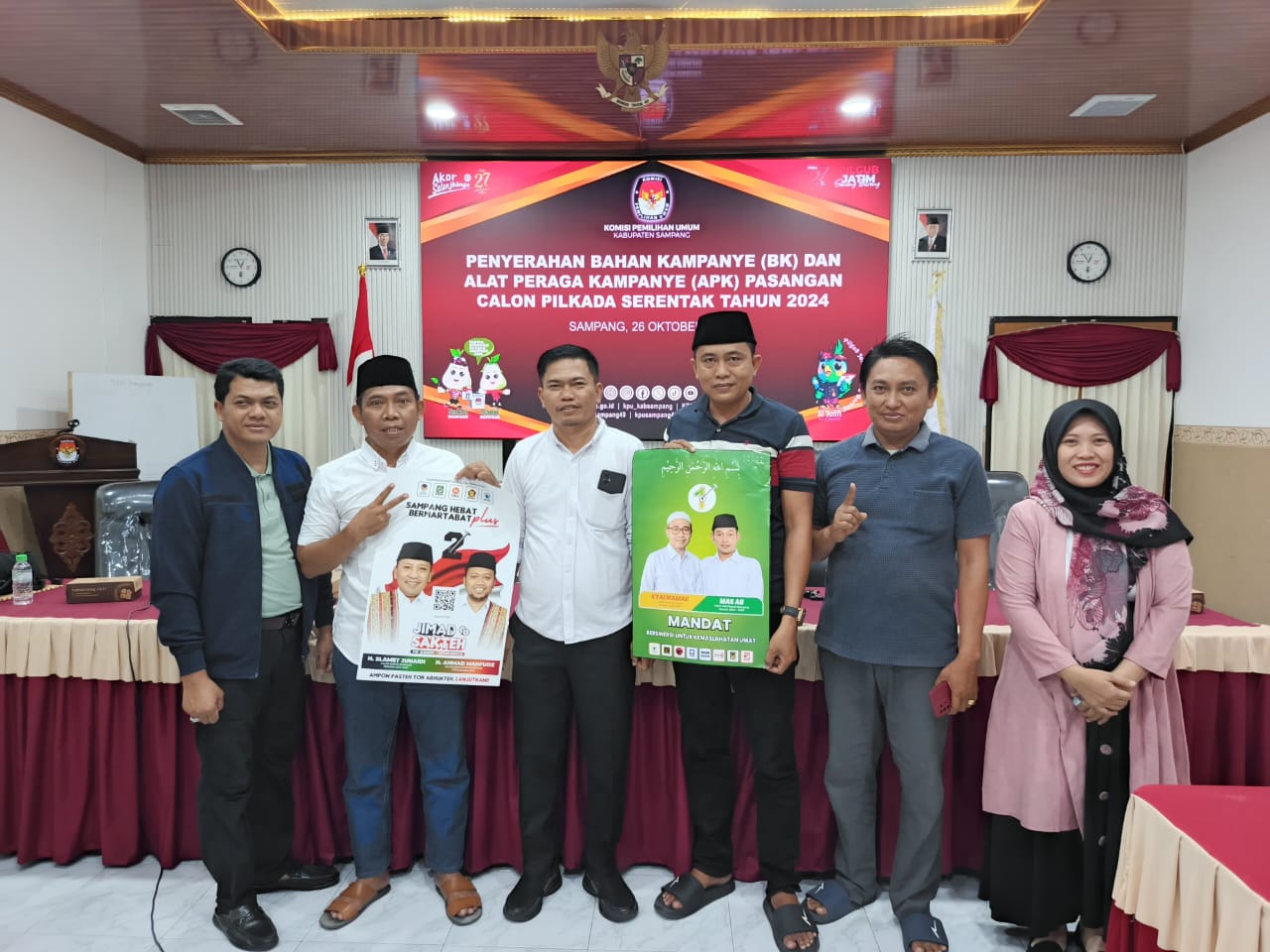 KPU Sampang Berikan Fasilitas BK dan APK ke Paslon