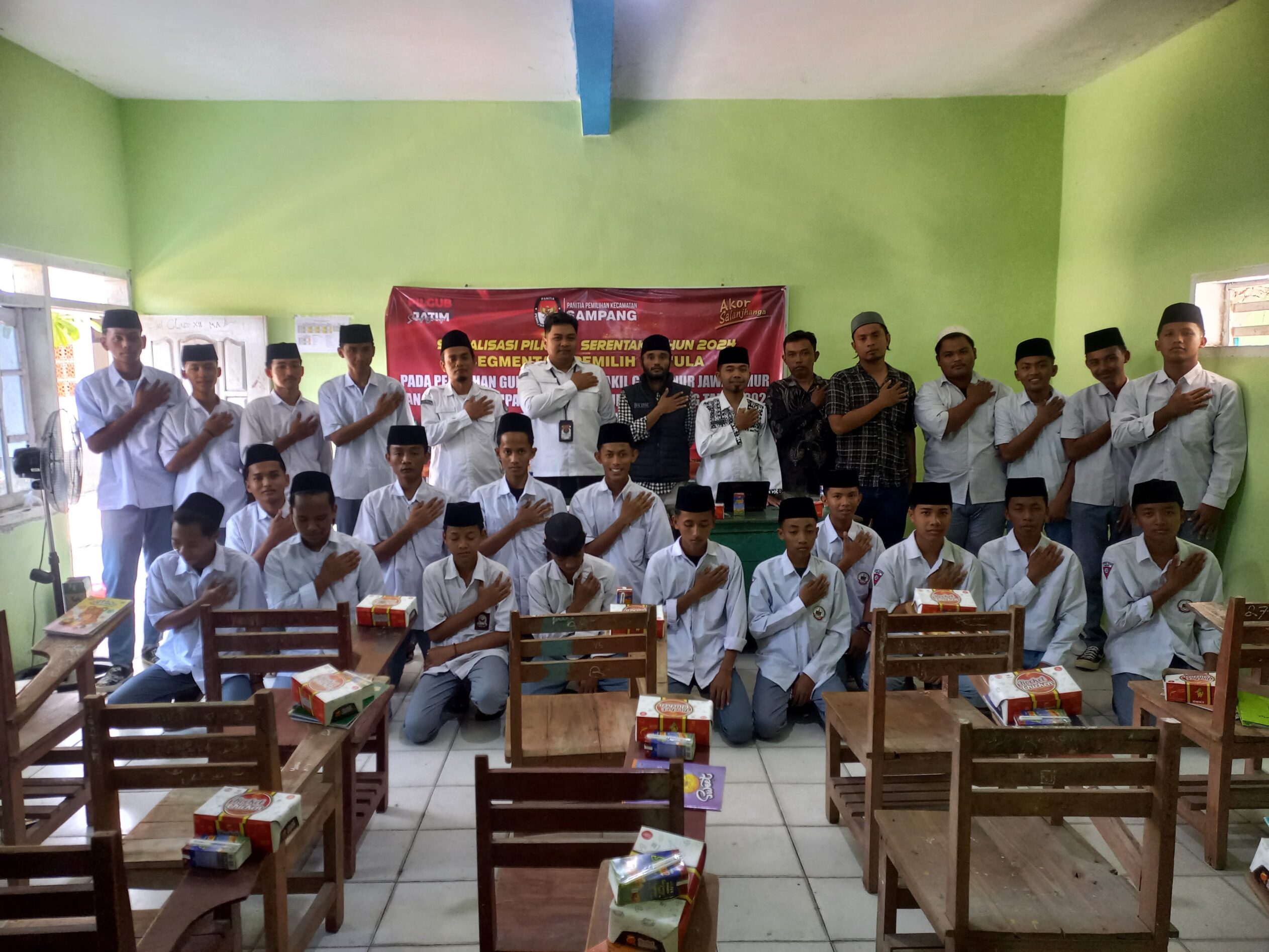 Sasar Pemilih Pemula, PPK Sampang Gelar Sosialisasi di MA Darul Faizin