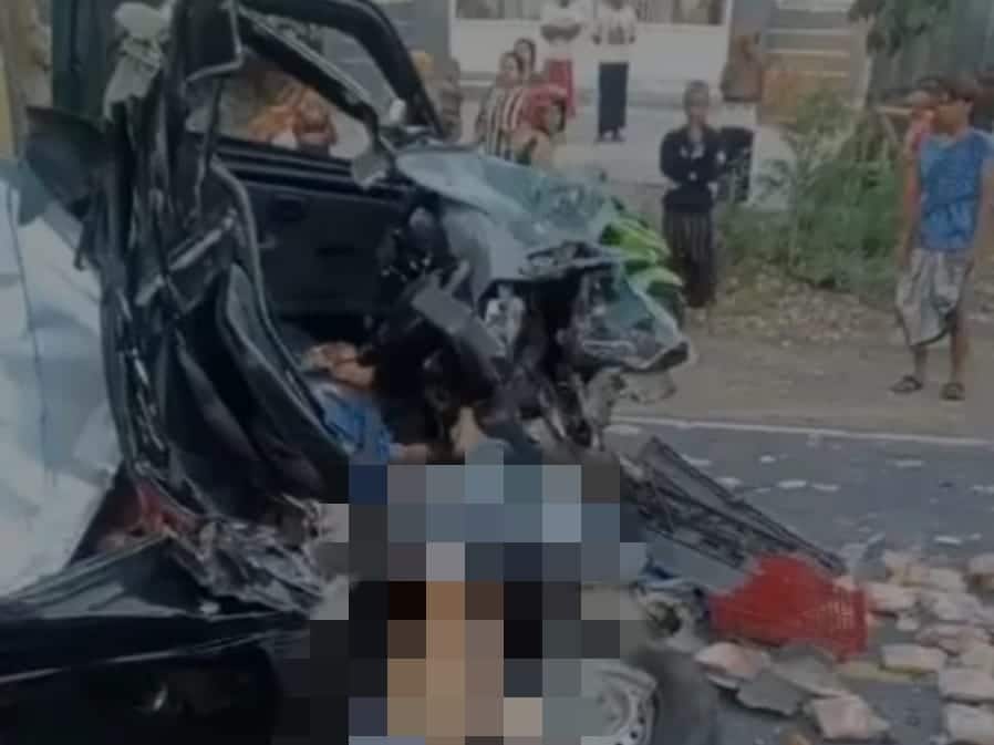 Kecelakaan Truk vs Pickup di Sampang, 1 Orang Tewas
