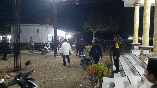 Brimob Dikerahkan Tangkap Pria Bawa Sajam yang Bikin Onar di Sampang