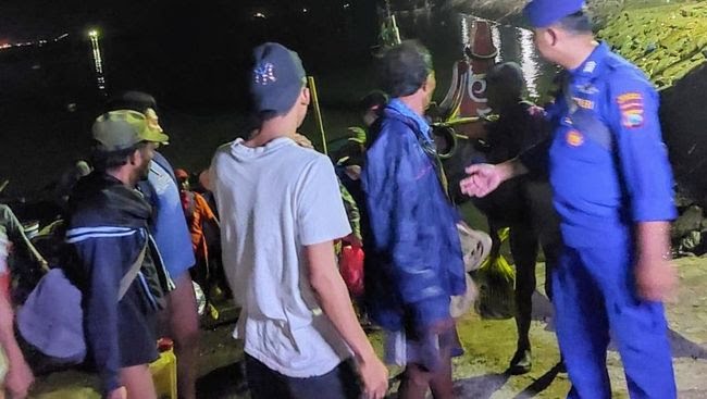 Terombang-ambing 9 Jam di Laut, 2 Nelayan Sumenep Berhasil Diselamatkan