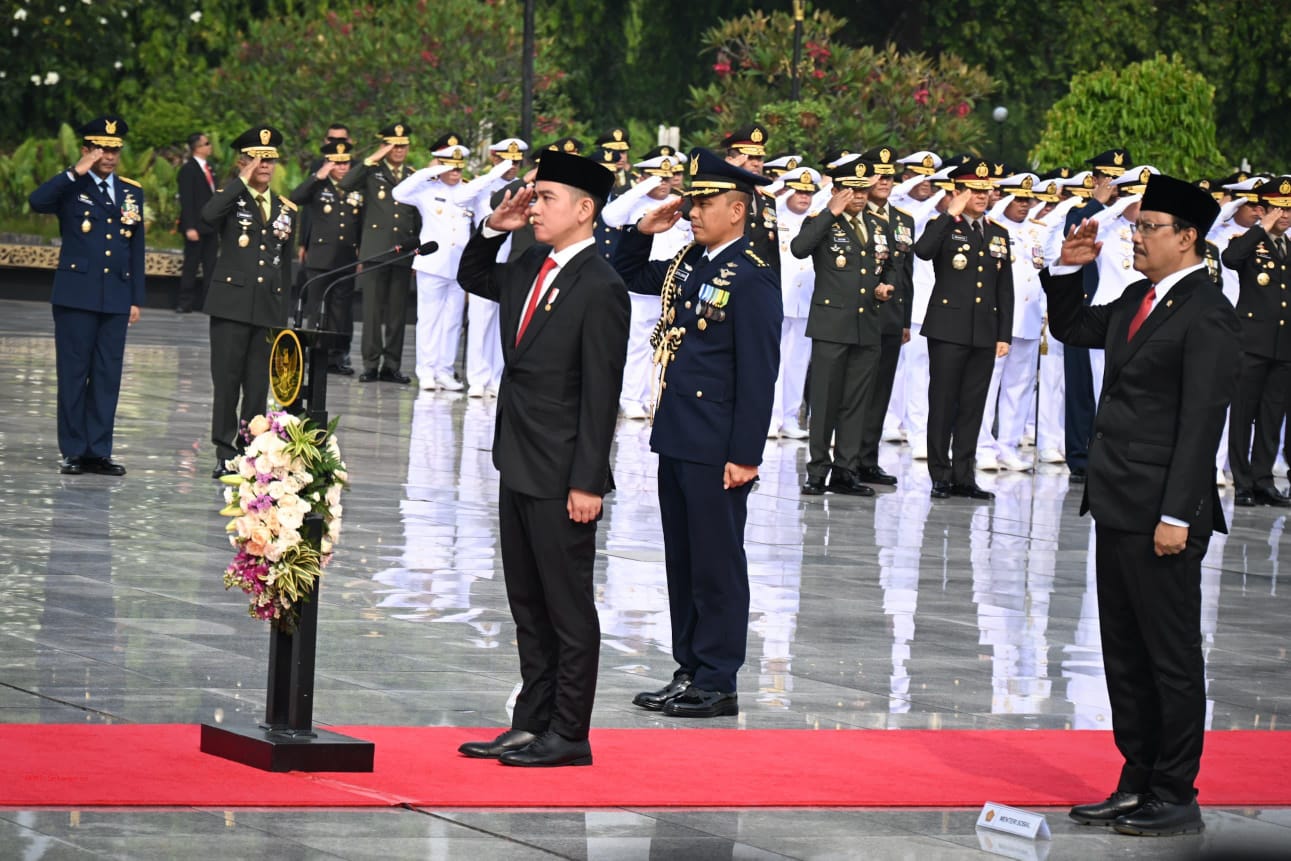 Wapres Gibran Pimpin Upacara Hari Pahlawan di TMP Kalibata