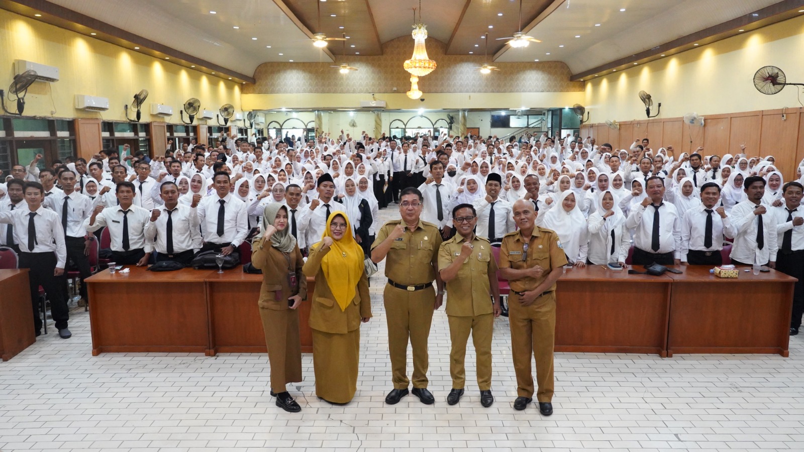 Orientasi PPPK 2024 Resmi Ditutup, Pemkab Sampang Ingatkan Pegawai Tingkatkan Kinerja