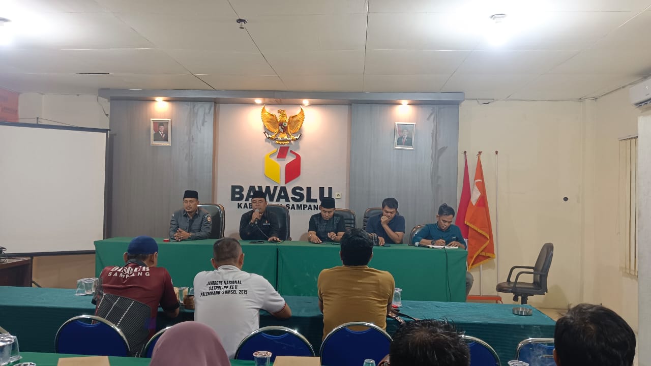 Bawaslu Sampang Tertibkan APK dan Patroli Pengawasan di Masa Tenang