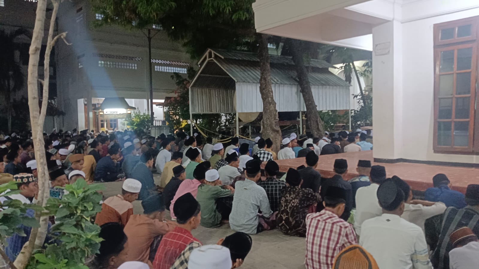 Ribuan Santri Ponpes Assirojiyyah Kajuk Do’akan Pilkada Sampang Kondusif