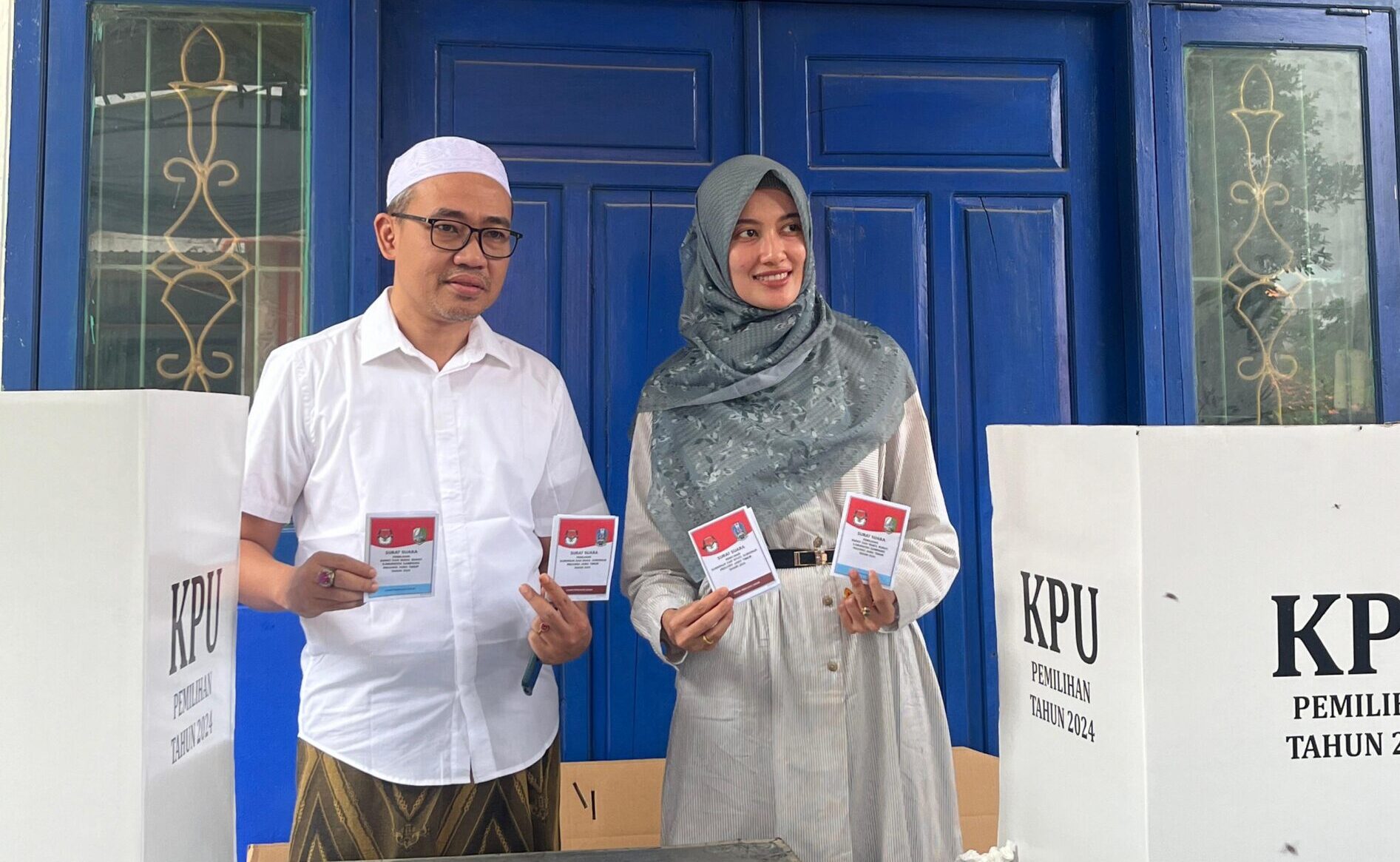 Kiai Mamak Nyoblos di TPS 001 Prajjan, Imbau Warga Jaga Kondusifitas