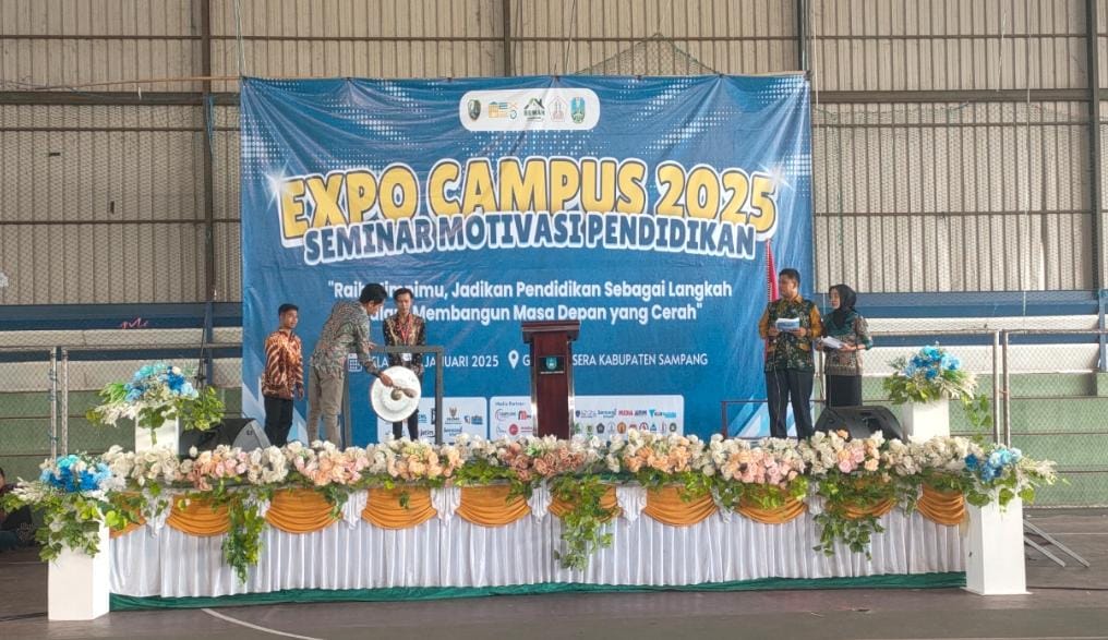 Ratusan Siswa Kunjungi Campus Expo 2025 di GOR Indoor Sampang