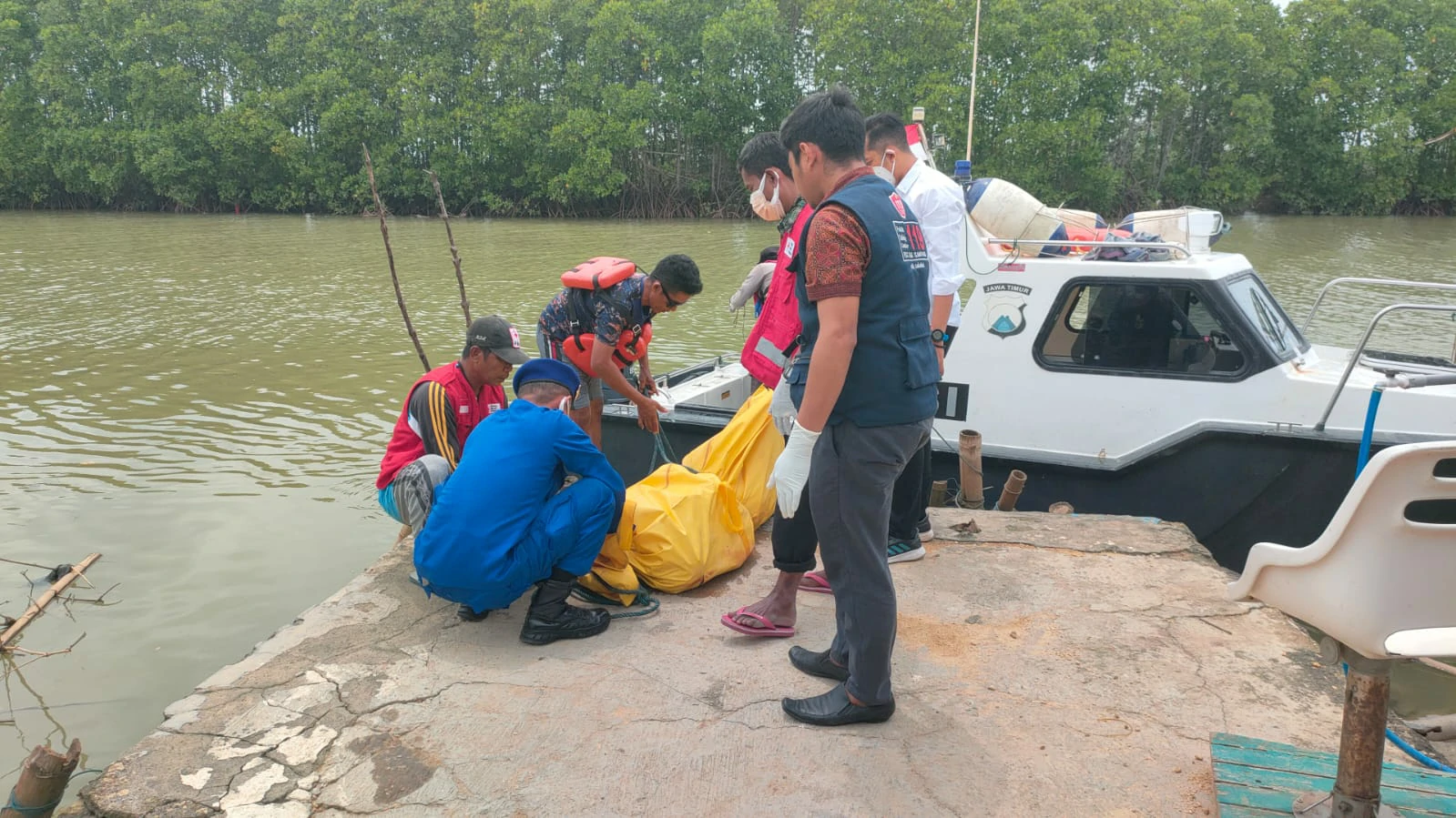 Mayat Pria Tanpa Identitas Ditemukan di Perairan Camplong Sampang