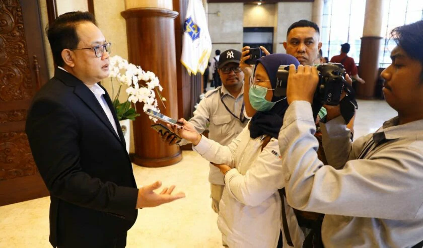 Pj Gubernur Jatim Setuju Program MBG Diambilkan dari Dana Zakat