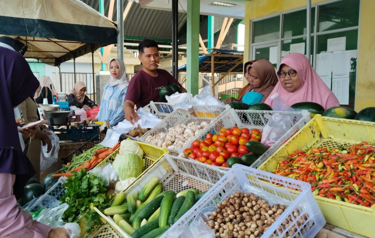Jelang Ramadhan, Stok Cabai di Sampang Menipis