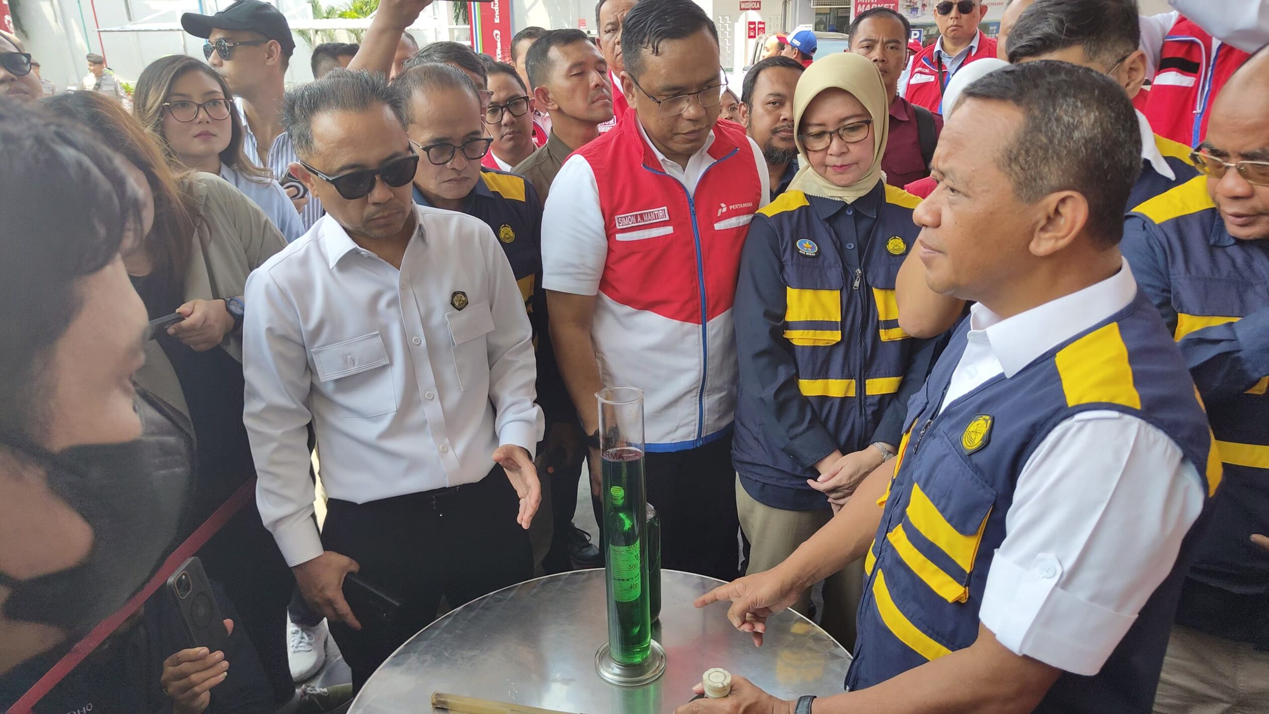 Jelang Idul Fitri, Menteri ESDM bersama Dirut PLN Tinjau Kondisi Kelistrikan dan SPKLU di Jatim