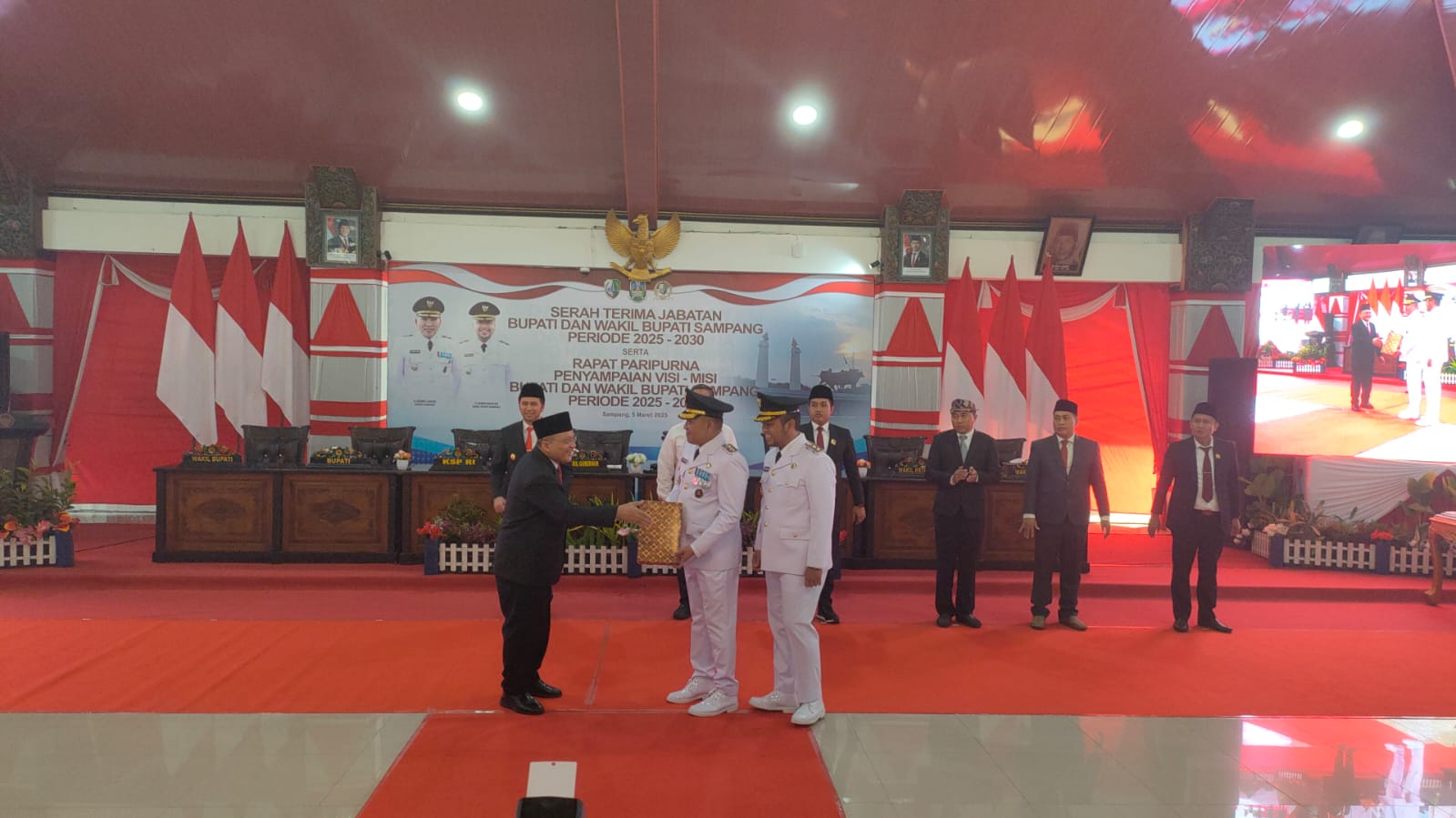 Rapat Paripurna DPRD, Bupati Slamet Junaidi Paparkan Visi Misi Sampang Hebat Bermartabat Plus