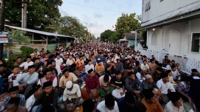 Ribuan Warga Sumenep Berangkat Tarawih Sejak Sore Hari, Ini Alasannya