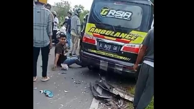 Ambulan Tabrak Motor, Satu Orang Tewas