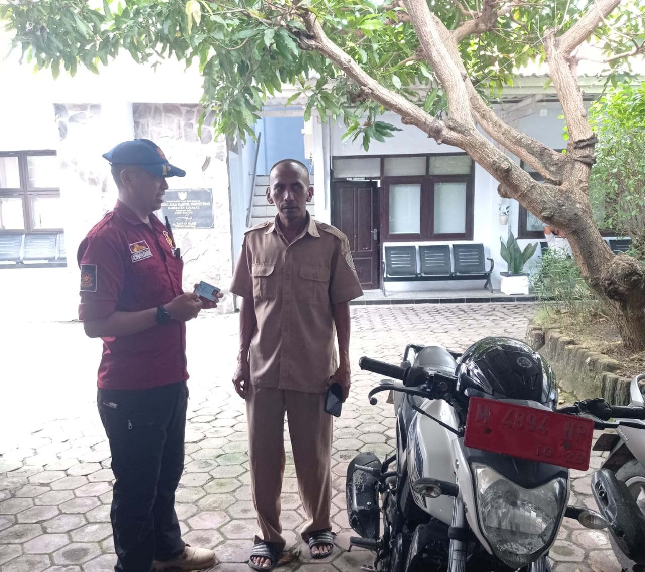 Terciduk Makan di Warung Saat Jam Kerja, Satpol PP Sampang Amankan 1 Oknum ASN