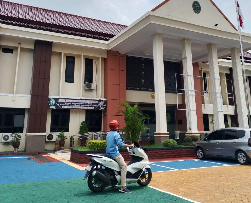 Telantarkan Istri Hingga Meninggal, Oknum Kepsek di Sampang Dituntut 2,4 Tahun Penjara