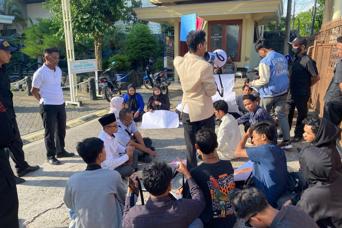 Mahasiswa di Sumenep Demo Kampus, Tuntut Copot Oknum Dosen Asusila