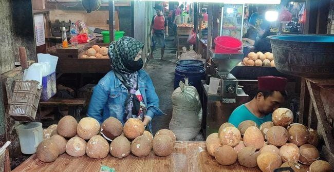 Stok Kelapa Parut di Sampang Langka, Harga Tembus Rp 20.000 per Butir