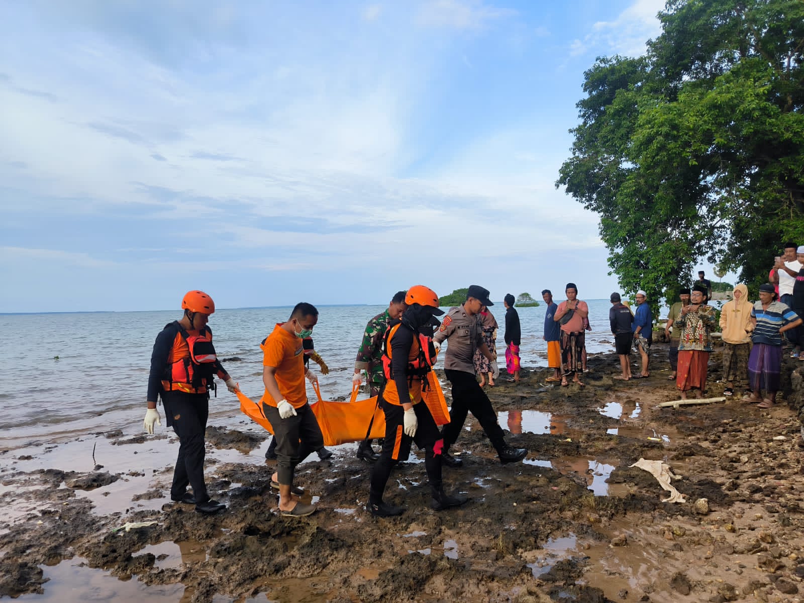 Geger! Mayat Tanpa Kepala Ditemukan di Bibir Pantai Talango Sumenep