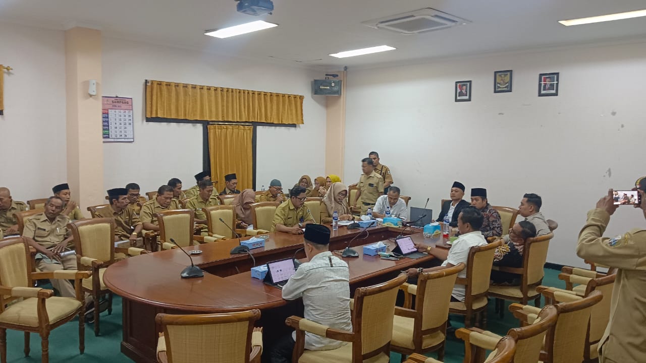 Target PAD Sektor Pasar Gagal, Pansus LKPj Panggil Diskopindag Sampang