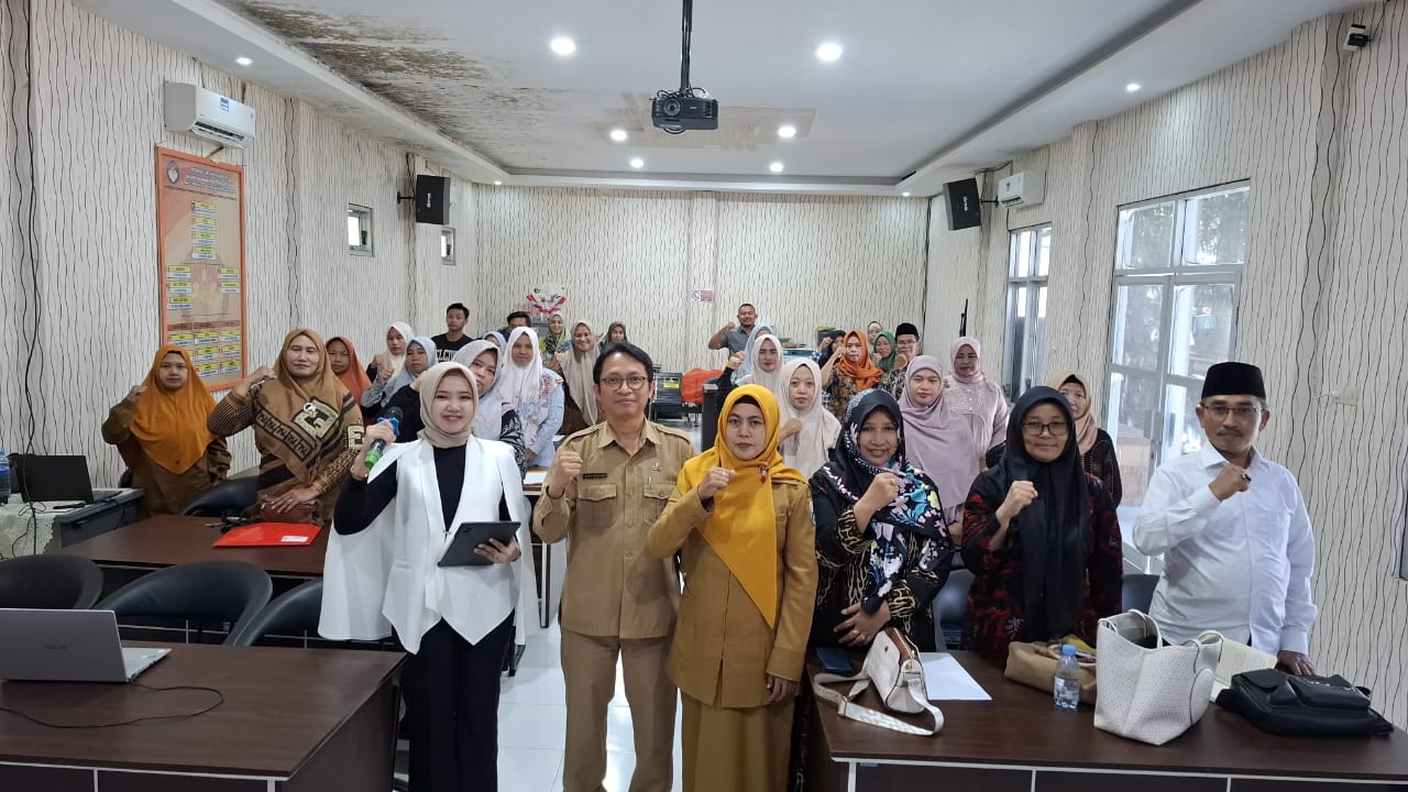 Dinkes-KB Sampang Gelar Pelatihan Penjamah Makanan bagi Pengelola Catering dan Tempat Makan