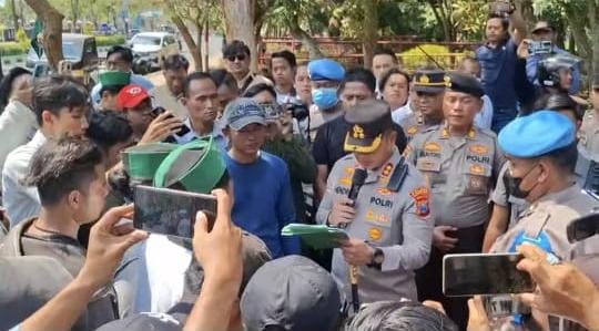 Demo Mahasiswa HMI di Depan Mapolres Bangkalan Sempat Ricuh