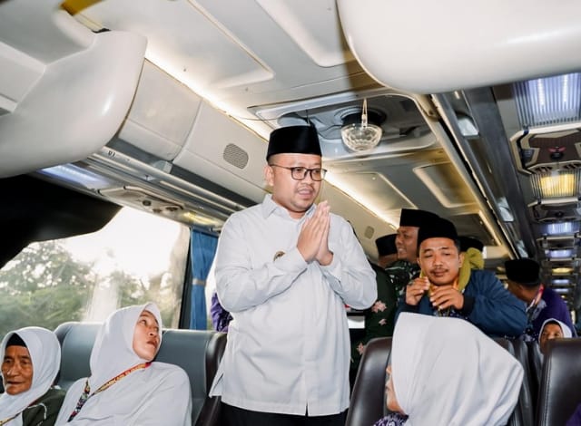 Wabup Ahmad Mahfud Lepas Keberangkatan CJH Sampang Kloter 25