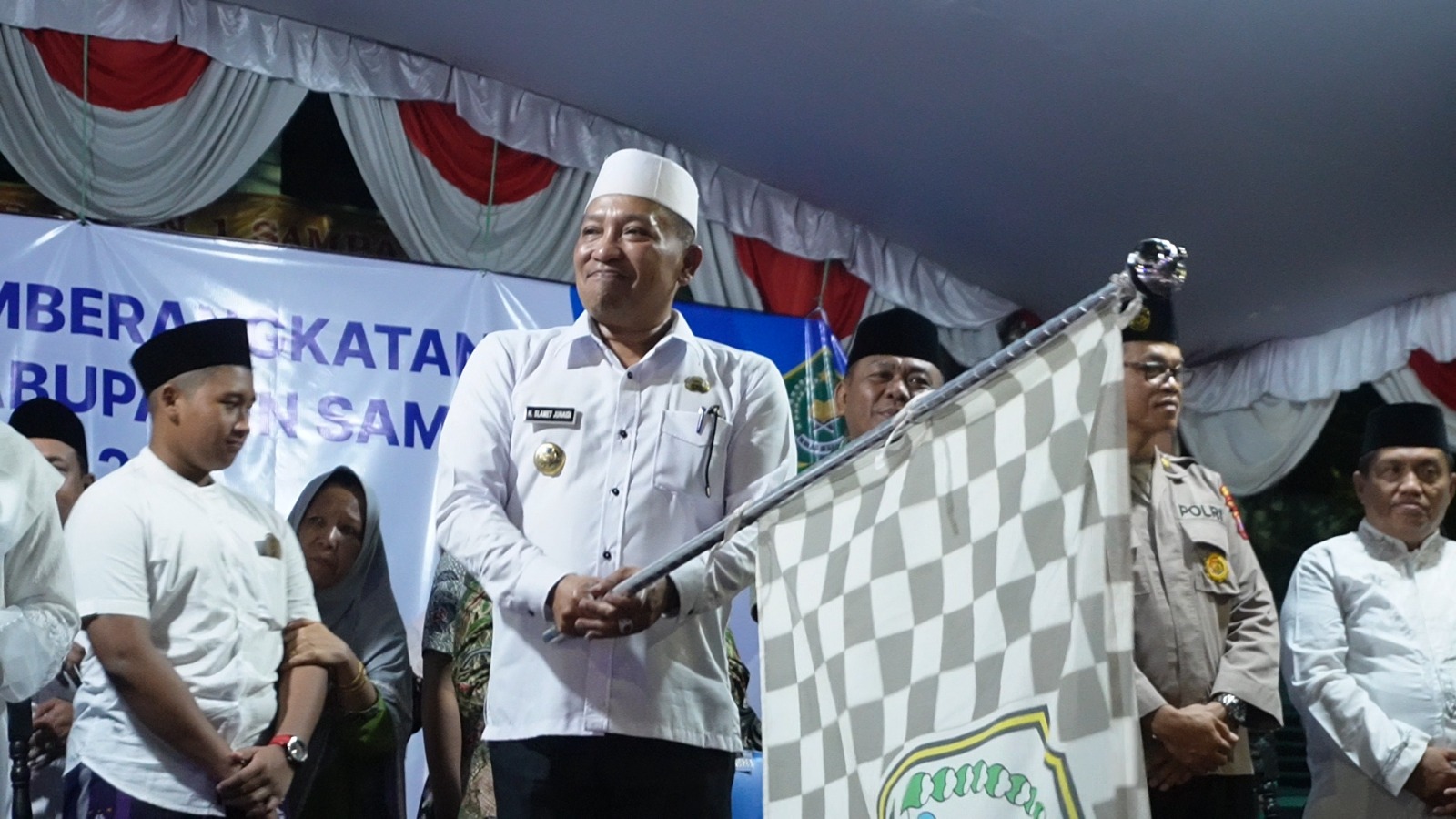 Lepas CJH Sampang Kloter 26, Bupati Slamet Junaidi: Semoga Dapat Predikat Haji Mabrur