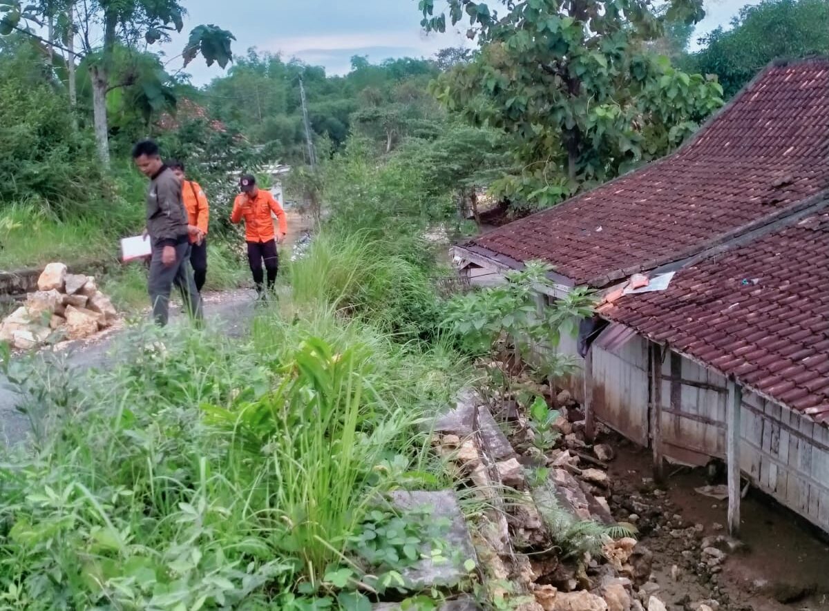 2 Lokasi di Sampang Kembali Dihantam Longsor, Akses Jalan Ditutup