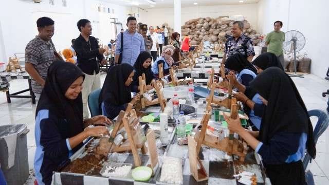 346 Buruh Pabrik Rokok di Sampang Akan Terima BLT DBHCHT 2025