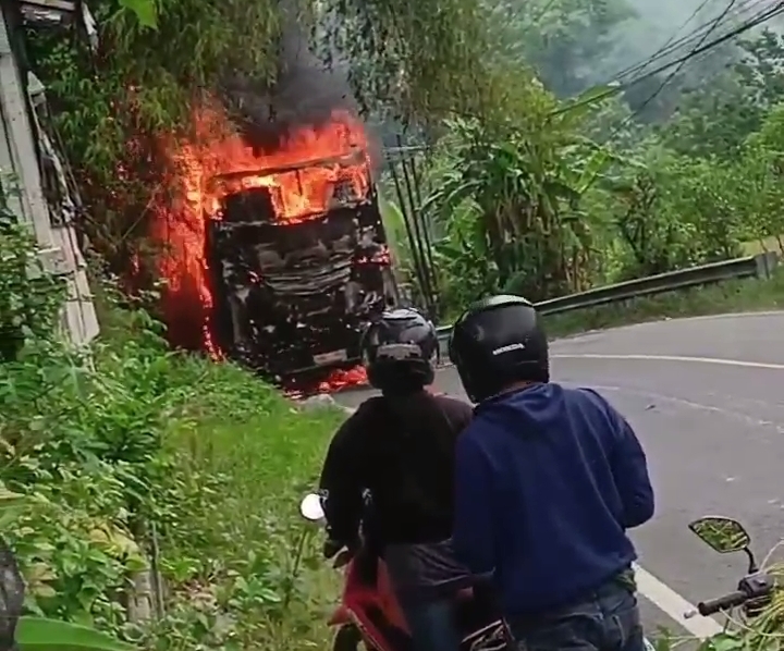 Bus AKAP yang Terbakar di Bangkalan Diduga Angkut Rokok Ilegal