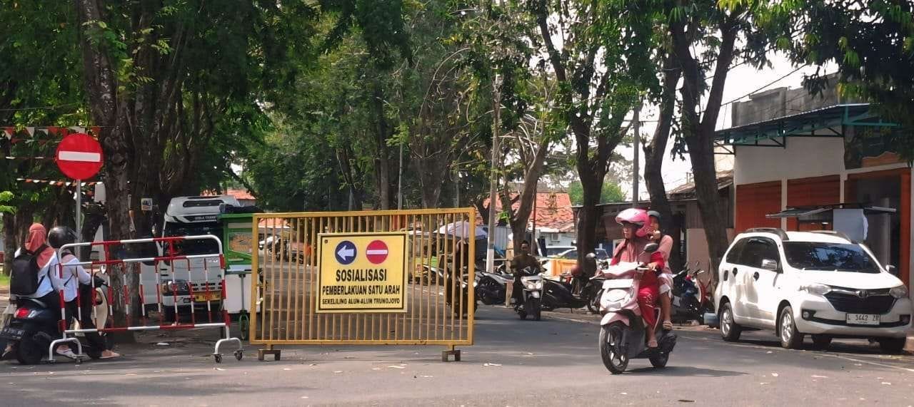 Kawasan Alun-alun Trunojoyo Sampang Diberlakukan Sistem Satu Arah